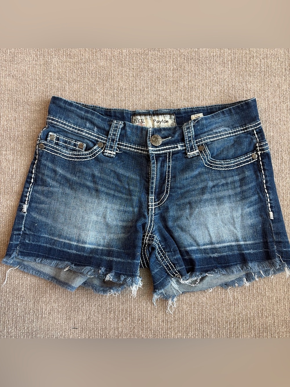 BKE Payton Short Shorts Women’s Size 27 Distressed Dark Wash Cut Offs Raw Hem